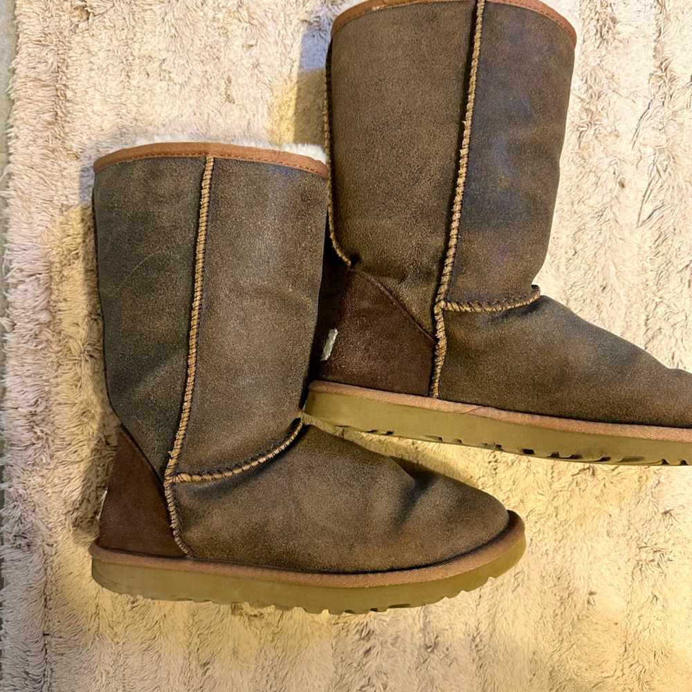 UGG High Top Boots Size 6